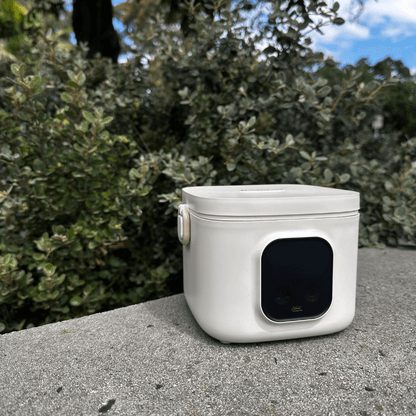 Roam Essentials™  Heated Snackbox (800ML)